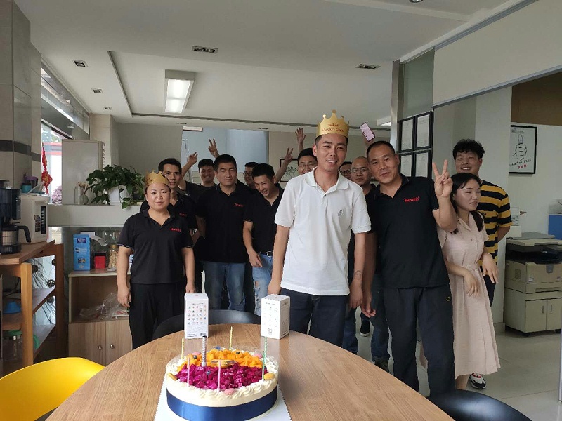 昆山（shān）久久麻豆精亚洲AV品国产精品員工生日會
